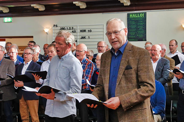 27 okt 2018 - Groot mannenkoor Midden Holland en gemengd koor Encore in de Geref.Kerk_32